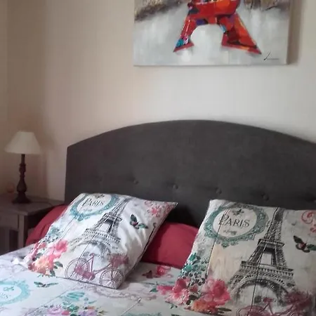 Les Roses Bed & Breakfast *
