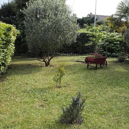 Les Roses 2* Herblay