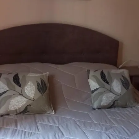 Les Roses فندق مبيت وإفطار 2*